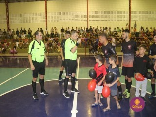
<a style='margin-left: 5px;' class='btn btn-xs btn-social btn-facebook' href='https://www.facebook.com/sharer/sharer.php?u=https://www.boladovale.com.br/imgs/800-800-90/conteudo/fotos/1500/img9761.jpg' rel='popup' data-width='500' data-height='400'><i class='fa fa-facebook'></i>Compartilhar <span class='hidden-xs'>no Facebook</span>
</a> 
<a class='btn btn-default btn-xs' target='_blank' href='imgs/800-800-90/conteudo/fotos/1500/img9761.jpg'>
<span class='glyphicon glyphicon-cloud-download'></span> Salvar
</a> 
<span></span>