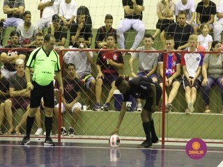 
<a style='margin-left: 5px;' class='btn btn-xs btn-social btn-facebook' href='https://www.facebook.com/sharer/sharer.php?u=https://www.boladovale.com.br/imgs/800-800-90/conteudo/fotos/1500/img9863.jpg' rel='popup' data-width='500' data-height='400'><i class='fa fa-facebook'></i>Compartilhar <span class='hidden-xs'>no Facebook</span>
</a> 
<a class='btn btn-default btn-xs' target='_blank' href='imgs/800-800-90/conteudo/fotos/1500/img9863.jpg'>
<span class='glyphicon glyphicon-cloud-download'></span> Salvar
</a> 
<span></span>