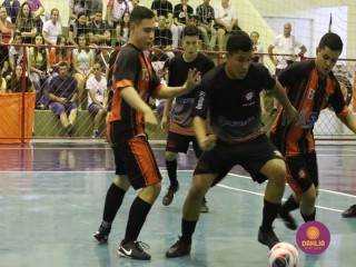 
<a style='margin-left: 5px;' class='btn btn-xs btn-social btn-facebook' href='https://www.facebook.com/sharer/sharer.php?u=https://www.boladovale.com.br/imgs/800-800-90/conteudo/fotos/1500/img9877.jpg' rel='popup' data-width='500' data-height='400'><i class='fa fa-facebook'></i>Compartilhar <span class='hidden-xs'>no Facebook</span>
</a> 
<a class='btn btn-default btn-xs' target='_blank' href='imgs/800-800-90/conteudo/fotos/1500/img9877.jpg'>
<span class='glyphicon glyphicon-cloud-download'></span> Salvar
</a> 
<span></span>