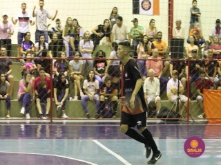 
<a style='margin-left: 5px;' class='btn btn-xs btn-social btn-facebook' href='https://www.facebook.com/sharer/sharer.php?u=https://www.boladovale.com.br/imgs/800-800-90/conteudo/fotos/1500/img9881.jpg' rel='popup' data-width='500' data-height='400'><i class='fa fa-facebook'></i>Compartilhar <span class='hidden-xs'>no Facebook</span>
</a> 
<a class='btn btn-default btn-xs' target='_blank' href='imgs/800-800-90/conteudo/fotos/1500/img9881.jpg'>
<span class='glyphicon glyphicon-cloud-download'></span> Salvar
</a> 
<span></span>