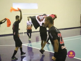 
<a style='margin-left: 5px;' class='btn btn-xs btn-social btn-facebook' href='https://www.facebook.com/sharer/sharer.php?u=https://www.boladovale.com.br/imgs/800-800-90/conteudo/fotos/1500/img9890.jpg' rel='popup' data-width='500' data-height='400'><i class='fa fa-facebook'></i>Compartilhar <span class='hidden-xs'>no Facebook</span>
</a> 
<a class='btn btn-default btn-xs' target='_blank' href='imgs/800-800-90/conteudo/fotos/1500/img9890.jpg'>
<span class='glyphicon glyphicon-cloud-download'></span> Salvar
</a> 
<span></span>