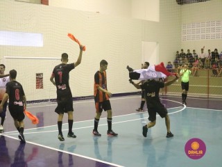 
<a style='margin-left: 5px;' class='btn btn-xs btn-social btn-facebook' href='https://www.facebook.com/sharer/sharer.php?u=https://www.boladovale.com.br/imgs/800-800-90/conteudo/fotos/1500/img9891.jpg' rel='popup' data-width='500' data-height='400'><i class='fa fa-facebook'></i>Compartilhar <span class='hidden-xs'>no Facebook</span>
</a> 
<a class='btn btn-default btn-xs' target='_blank' href='imgs/800-800-90/conteudo/fotos/1500/img9891.jpg'>
<span class='glyphicon glyphicon-cloud-download'></span> Salvar
</a> 
<span></span>