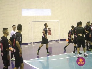 
<a style='margin-left: 5px;' class='btn btn-xs btn-social btn-facebook' href='https://www.facebook.com/sharer/sharer.php?u=https://www.boladovale.com.br/imgs/800-800-90/conteudo/fotos/1500/img9894.jpg' rel='popup' data-width='500' data-height='400'><i class='fa fa-facebook'></i>Compartilhar <span class='hidden-xs'>no Facebook</span>
</a> 
<a class='btn btn-default btn-xs' target='_blank' href='imgs/800-800-90/conteudo/fotos/1500/img9894.jpg'>
<span class='glyphicon glyphicon-cloud-download'></span> Salvar
</a> 
<span></span>