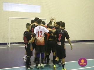 
<a style='margin-left: 5px;' class='btn btn-xs btn-social btn-facebook' href='https://www.facebook.com/sharer/sharer.php?u=https://www.boladovale.com.br/imgs/800-800-90/conteudo/fotos/1500/img9896.jpg' rel='popup' data-width='500' data-height='400'><i class='fa fa-facebook'></i>Compartilhar <span class='hidden-xs'>no Facebook</span>
</a> 
<a class='btn btn-default btn-xs' target='_blank' href='imgs/800-800-90/conteudo/fotos/1500/img9896.jpg'>
<span class='glyphicon glyphicon-cloud-download'></span> Salvar
</a> 
<span></span>