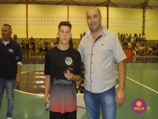 
<a style='margin-left: 5px;' class='btn btn-xs btn-social btn-facebook' href='https://www.facebook.com/sharer/sharer.php?u=https://www.boladovale.com.br/imgs/800-800-90/conteudo/fotos/1501/img9903.jpg' rel='popup' data-width='500' data-height='400'><i class='fa fa-facebook'></i>Compartilhar <span class='hidden-xs'>no Facebook</span>
</a> 
<a class='btn btn-default btn-xs' target='_blank' href='imgs/800-800-90/conteudo/fotos/1501/img9903.jpg'>
<span class='glyphicon glyphicon-cloud-download'></span> Salvar
</a> 
<span></span>
