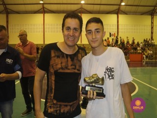 
<a style='margin-left: 5px;' class='btn btn-xs btn-social btn-facebook' href='https://www.facebook.com/sharer/sharer.php?u=https://www.boladovale.com.br/imgs/800-800-90/conteudo/fotos/1501/img9908.jpg' rel='popup' data-width='500' data-height='400'><i class='fa fa-facebook'></i>Compartilhar <span class='hidden-xs'>no Facebook</span>
</a> 
<a class='btn btn-default btn-xs' target='_blank' href='imgs/800-800-90/conteudo/fotos/1501/img9908.jpg'>
<span class='glyphicon glyphicon-cloud-download'></span> Salvar
</a> 
<span></span>