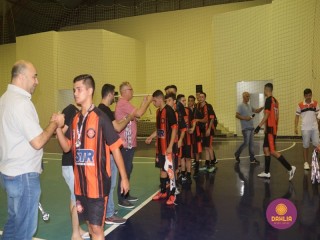 
<a style='margin-left: 5px;' class='btn btn-xs btn-social btn-facebook' href='https://www.facebook.com/sharer/sharer.php?u=https://www.boladovale.com.br/imgs/800-800-90/conteudo/fotos/1501/img9914.jpg' rel='popup' data-width='500' data-height='400'><i class='fa fa-facebook'></i>Compartilhar <span class='hidden-xs'>no Facebook</span>
</a> 
<a class='btn btn-default btn-xs' target='_blank' href='imgs/800-800-90/conteudo/fotos/1501/img9914.jpg'>
<span class='glyphicon glyphicon-cloud-download'></span> Salvar
</a> 
<span></span>