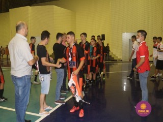 
<a style='margin-left: 5px;' class='btn btn-xs btn-social btn-facebook' href='https://www.facebook.com/sharer/sharer.php?u=https://www.boladovale.com.br/imgs/800-800-90/conteudo/fotos/1501/img9917.jpg' rel='popup' data-width='500' data-height='400'><i class='fa fa-facebook'></i>Compartilhar <span class='hidden-xs'>no Facebook</span>
</a> 
<a class='btn btn-default btn-xs' target='_blank' href='imgs/800-800-90/conteudo/fotos/1501/img9917.jpg'>
<span class='glyphicon glyphicon-cloud-download'></span> Salvar
</a> 
<span></span>