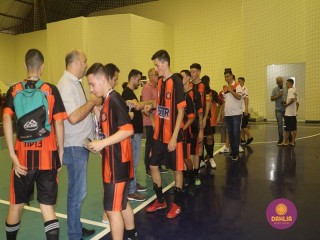
<a style='margin-left: 5px;' class='btn btn-xs btn-social btn-facebook' href='https://www.facebook.com/sharer/sharer.php?u=https://www.boladovale.com.br/imgs/800-800-90/conteudo/fotos/1501/img9922.jpg' rel='popup' data-width='500' data-height='400'><i class='fa fa-facebook'></i>Compartilhar <span class='hidden-xs'>no Facebook</span>
</a> 
<a class='btn btn-default btn-xs' target='_blank' href='imgs/800-800-90/conteudo/fotos/1501/img9922.jpg'>
<span class='glyphicon glyphicon-cloud-download'></span> Salvar
</a> 
<span></span>
