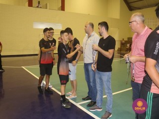 
<a style='margin-left: 5px;' class='btn btn-xs btn-social btn-facebook' href='https://www.facebook.com/sharer/sharer.php?u=https://www.boladovale.com.br/imgs/800-800-90/conteudo/fotos/1501/img9956.jpg' rel='popup' data-width='500' data-height='400'><i class='fa fa-facebook'></i>Compartilhar <span class='hidden-xs'>no Facebook</span>
</a> 
<a class='btn btn-default btn-xs' target='_blank' href='imgs/800-800-90/conteudo/fotos/1501/img9956.jpg'>
<span class='glyphicon glyphicon-cloud-download'></span> Salvar
</a> 
<span></span>