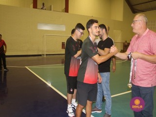 
<a style='margin-left: 5px;' class='btn btn-xs btn-social btn-facebook' href='https://www.facebook.com/sharer/sharer.php?u=https://www.boladovale.com.br/imgs/800-800-90/conteudo/fotos/1501/img9959.jpg' rel='popup' data-width='500' data-height='400'><i class='fa fa-facebook'></i>Compartilhar <span class='hidden-xs'>no Facebook</span>
</a> 
<a class='btn btn-default btn-xs' target='_blank' href='imgs/800-800-90/conteudo/fotos/1501/img9959.jpg'>
<span class='glyphicon glyphicon-cloud-download'></span> Salvar
</a> 
<span></span>