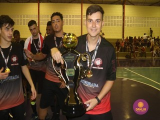 
<a style='margin-left: 5px;' class='btn btn-xs btn-social btn-facebook' href='https://www.facebook.com/sharer/sharer.php?u=https://www.boladovale.com.br/imgs/800-800-90/conteudo/fotos/1501/img9976.jpg' rel='popup' data-width='500' data-height='400'><i class='fa fa-facebook'></i>Compartilhar <span class='hidden-xs'>no Facebook</span>
</a> 
<a class='btn btn-default btn-xs' target='_blank' href='imgs/800-800-90/conteudo/fotos/1501/img9976.jpg'>
<span class='glyphicon glyphicon-cloud-download'></span> Salvar
</a> 
<span></span>