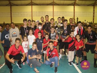 
<a style='margin-left: 5px;' class='btn btn-xs btn-social btn-facebook' href='https://www.facebook.com/sharer/sharer.php?u=https://www.boladovale.com.br/imgs/800-800-90/conteudo/fotos/1501/img9978.jpg' rel='popup' data-width='500' data-height='400'><i class='fa fa-facebook'></i>Compartilhar <span class='hidden-xs'>no Facebook</span>
</a> 
<a class='btn btn-default btn-xs' target='_blank' href='imgs/800-800-90/conteudo/fotos/1501/img9978.jpg'>
<span class='glyphicon glyphicon-cloud-download'></span> Salvar
</a> 
<span></span>