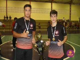 
<a style='margin-left: 5px;' class='btn btn-xs btn-social btn-facebook' href='https://www.facebook.com/sharer/sharer.php?u=https://www.boladovale.com.br/imgs/800-800-90/conteudo/fotos/1501/img9980.jpg' rel='popup' data-width='500' data-height='400'><i class='fa fa-facebook'></i>Compartilhar <span class='hidden-xs'>no Facebook</span>
</a> 
<a class='btn btn-default btn-xs' target='_blank' href='imgs/800-800-90/conteudo/fotos/1501/img9980.jpg'>
<span class='glyphicon glyphicon-cloud-download'></span> Salvar
</a> 
<span></span>