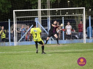 
<a style='margin-left: 5px;' class='btn btn-xs btn-social btn-facebook' href='https://www.facebook.com/sharer/sharer.php?u=https://www.boladovale.com.br/imgs/800-800-90/conteudo/fotos/1502/img0965.jpg' rel='popup' data-width='500' data-height='400'><i class='fa fa-facebook'></i>Compartilhar <span class='hidden-xs'>no Facebook</span>
</a> 
<a class='btn btn-default btn-xs' target='_blank' href='imgs/800-800-90/conteudo/fotos/1502/img0965.jpg'>
<span class='glyphicon glyphicon-cloud-download'></span> Salvar
</a> 
<span></span>