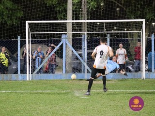 
<a style='margin-left: 5px;' class='btn btn-xs btn-social btn-facebook' href='https://www.facebook.com/sharer/sharer.php?u=https://www.boladovale.com.br/imgs/800-800-90/conteudo/fotos/1502/img0974.jpg' rel='popup' data-width='500' data-height='400'><i class='fa fa-facebook'></i>Compartilhar <span class='hidden-xs'>no Facebook</span>
</a> 
<a class='btn btn-default btn-xs' target='_blank' href='imgs/800-800-90/conteudo/fotos/1502/img0974.jpg'>
<span class='glyphicon glyphicon-cloud-download'></span> Salvar
</a> 
<span></span>