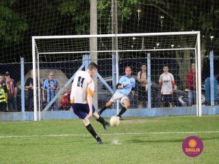 
<a style='margin-left: 5px;' class='btn btn-xs btn-social btn-facebook' href='https://www.facebook.com/sharer/sharer.php?u=https://www.boladovale.com.br/imgs/800-800-90/conteudo/fotos/1502/img0978.jpg' rel='popup' data-width='500' data-height='400'><i class='fa fa-facebook'></i>Compartilhar <span class='hidden-xs'>no Facebook</span>
</a> 
<a class='btn btn-default btn-xs' target='_blank' href='imgs/800-800-90/conteudo/fotos/1502/img0978.jpg'>
<span class='glyphicon glyphicon-cloud-download'></span> Salvar
</a> 
<span></span>