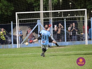 
<a style='margin-left: 5px;' class='btn btn-xs btn-social btn-facebook' href='https://www.facebook.com/sharer/sharer.php?u=https://www.boladovale.com.br/imgs/800-800-90/conteudo/fotos/1502/img0993.jpg' rel='popup' data-width='500' data-height='400'><i class='fa fa-facebook'></i>Compartilhar <span class='hidden-xs'>no Facebook</span>
</a> 
<a class='btn btn-default btn-xs' target='_blank' href='imgs/800-800-90/conteudo/fotos/1502/img0993.jpg'>
<span class='glyphicon glyphicon-cloud-download'></span> Salvar
</a> 
<span></span>