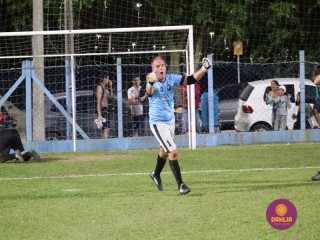 
<a style='margin-left: 5px;' class='btn btn-xs btn-social btn-facebook' href='https://www.facebook.com/sharer/sharer.php?u=https://www.boladovale.com.br/imgs/800-800-90/conteudo/fotos/1502/img0994.jpg' rel='popup' data-width='500' data-height='400'><i class='fa fa-facebook'></i>Compartilhar <span class='hidden-xs'>no Facebook</span>
</a> 
<a class='btn btn-default btn-xs' target='_blank' href='imgs/800-800-90/conteudo/fotos/1502/img0994.jpg'>
<span class='glyphicon glyphicon-cloud-download'></span> Salvar
</a> 
<span></span>