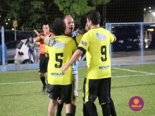 
<a style='margin-left: 5px;' class='btn btn-xs btn-social btn-facebook' href='https://www.facebook.com/sharer/sharer.php?u=https://www.boladovale.com.br/imgs/800-800-90/conteudo/fotos/1502/img1004.jpg' rel='popup' data-width='500' data-height='400'><i class='fa fa-facebook'></i>Compartilhar <span class='hidden-xs'>no Facebook</span>
</a> 
<a class='btn btn-default btn-xs' target='_blank' href='imgs/800-800-90/conteudo/fotos/1502/img1004.jpg'>
<span class='glyphicon glyphicon-cloud-download'></span> Salvar
</a> 
<span></span>