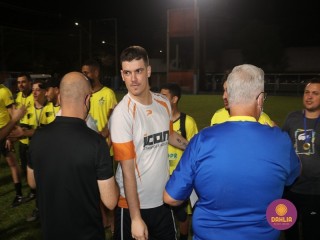 
<a style='margin-left: 5px;' class='btn btn-xs btn-social btn-facebook' href='https://www.facebook.com/sharer/sharer.php?u=https://www.boladovale.com.br/imgs/800-800-90/conteudo/fotos/1502/img1045.jpg' rel='popup' data-width='500' data-height='400'><i class='fa fa-facebook'></i>Compartilhar <span class='hidden-xs'>no Facebook</span>
</a> 
<a class='btn btn-default btn-xs' target='_blank' href='imgs/800-800-90/conteudo/fotos/1502/img1045.jpg'>
<span class='glyphicon glyphicon-cloud-download'></span> Salvar
</a> 
<span></span>