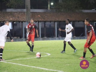 
<a style='margin-left: 5px;' class='btn btn-xs btn-social btn-facebook' href='https://www.facebook.com/sharer/sharer.php?u=https://www.boladovale.com.br/imgs/800-800-90/conteudo/fotos/1503/img1060.jpg' rel='popup' data-width='500' data-height='400'><i class='fa fa-facebook'></i>Compartilhar <span class='hidden-xs'>no Facebook</span>
</a> 
<a class='btn btn-default btn-xs' target='_blank' href='imgs/800-800-90/conteudo/fotos/1503/img1060.jpg'>
<span class='glyphicon glyphicon-cloud-download'></span> Salvar
</a> 
<span></span>