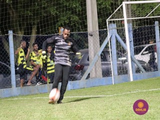 
<a style='margin-left: 5px;' class='btn btn-xs btn-social btn-facebook' href='https://www.facebook.com/sharer/sharer.php?u=https://www.boladovale.com.br/imgs/800-800-90/conteudo/fotos/1503/img1068.jpg' rel='popup' data-width='500' data-height='400'><i class='fa fa-facebook'></i>Compartilhar <span class='hidden-xs'>no Facebook</span>
</a> 
<a class='btn btn-default btn-xs' target='_blank' href='imgs/800-800-90/conteudo/fotos/1503/img1068.jpg'>
<span class='glyphicon glyphicon-cloud-download'></span> Salvar
</a> 
<span></span>