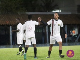 
<a style='margin-left: 5px;' class='btn btn-xs btn-social btn-facebook' href='https://www.facebook.com/sharer/sharer.php?u=https://www.boladovale.com.br/imgs/800-800-90/conteudo/fotos/1503/img1085.jpg' rel='popup' data-width='500' data-height='400'><i class='fa fa-facebook'></i>Compartilhar <span class='hidden-xs'>no Facebook</span>
</a> 
<a class='btn btn-default btn-xs' target='_blank' href='imgs/800-800-90/conteudo/fotos/1503/img1085.jpg'>
<span class='glyphicon glyphicon-cloud-download'></span> Salvar
</a> 
<span></span>