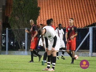 
<a style='margin-left: 5px;' class='btn btn-xs btn-social btn-facebook' href='https://www.facebook.com/sharer/sharer.php?u=https://www.boladovale.com.br/imgs/800-800-90/conteudo/fotos/1503/img1110.jpg' rel='popup' data-width='500' data-height='400'><i class='fa fa-facebook'></i>Compartilhar <span class='hidden-xs'>no Facebook</span>
</a> 
<a class='btn btn-default btn-xs' target='_blank' href='imgs/800-800-90/conteudo/fotos/1503/img1110.jpg'>
<span class='glyphicon glyphicon-cloud-download'></span> Salvar
</a> 
<span></span>