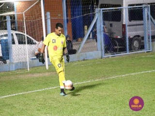 
<a style='margin-left: 5px;' class='btn btn-xs btn-social btn-facebook' href='https://www.facebook.com/sharer/sharer.php?u=https://www.boladovale.com.br/imgs/800-800-90/conteudo/fotos/1503/img1202.jpg' rel='popup' data-width='500' data-height='400'><i class='fa fa-facebook'></i>Compartilhar <span class='hidden-xs'>no Facebook</span>
</a> 
<a class='btn btn-default btn-xs' target='_blank' href='imgs/800-800-90/conteudo/fotos/1503/img1202.jpg'>
<span class='glyphicon glyphicon-cloud-download'></span> Salvar
</a> 
<span></span>