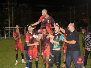
<a style='margin-left: 5px;' class='btn btn-xs btn-social btn-facebook' href='https://www.facebook.com/sharer/sharer.php?u=https://www.boladovale.com.br/imgs/800-800-90/conteudo/fotos/1503/img1227.jpg' rel='popup' data-width='500' data-height='400'><i class='fa fa-facebook'></i>Compartilhar <span class='hidden-xs'>no Facebook</span>
</a> 
<a class='btn btn-default btn-xs' target='_blank' href='imgs/800-800-90/conteudo/fotos/1503/img1227.jpg'>
<span class='glyphicon glyphicon-cloud-download'></span> Salvar
</a> 
<span></span>