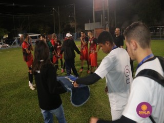 
<a style='margin-left: 5px;' class='btn btn-xs btn-social btn-facebook' href='https://www.facebook.com/sharer/sharer.php?u=https://www.boladovale.com.br/imgs/800-800-90/conteudo/fotos/1503/img1239.jpg' rel='popup' data-width='500' data-height='400'><i class='fa fa-facebook'></i>Compartilhar <span class='hidden-xs'>no Facebook</span>
</a> 
<a class='btn btn-default btn-xs' target='_blank' href='imgs/800-800-90/conteudo/fotos/1503/img1239.jpg'>
<span class='glyphicon glyphicon-cloud-download'></span> Salvar
</a> 
<span></span>