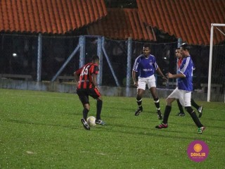 
<a style='margin-left: 5px;' class='btn btn-xs btn-social btn-facebook' href='https://www.facebook.com/sharer/sharer.php?u=https://www.boladovale.com.br/imgs/800-800-90/conteudo/fotos/1504/img1274.jpg' rel='popup' data-width='500' data-height='400'><i class='fa fa-facebook'></i>Compartilhar <span class='hidden-xs'>no Facebook</span>
</a> 
<a class='btn btn-default btn-xs' target='_blank' href='imgs/800-800-90/conteudo/fotos/1504/img1274.jpg'>
<span class='glyphicon glyphicon-cloud-download'></span> Salvar
</a> 
<span></span>