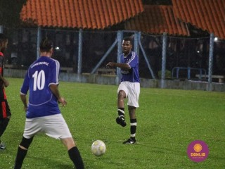 
<a style='margin-left: 5px;' class='btn btn-xs btn-social btn-facebook' href='https://www.facebook.com/sharer/sharer.php?u=https://www.boladovale.com.br/imgs/800-800-90/conteudo/fotos/1504/img1297.jpg' rel='popup' data-width='500' data-height='400'><i class='fa fa-facebook'></i>Compartilhar <span class='hidden-xs'>no Facebook</span>
</a> 
<a class='btn btn-default btn-xs' target='_blank' href='imgs/800-800-90/conteudo/fotos/1504/img1297.jpg'>
<span class='glyphicon glyphicon-cloud-download'></span> Salvar
</a> 
<span></span>