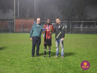 
<a style='margin-left: 5px;' class='btn btn-xs btn-social btn-facebook' href='https://www.facebook.com/sharer/sharer.php?u=https://www.boladovale.com.br/imgs/800-800-90/conteudo/fotos/1504/img1362.jpg' rel='popup' data-width='500' data-height='400'><i class='fa fa-facebook'></i>Compartilhar <span class='hidden-xs'>no Facebook</span>
</a> 
<a class='btn btn-default btn-xs' target='_blank' href='imgs/800-800-90/conteudo/fotos/1504/img1362.jpg'>
<span class='glyphicon glyphicon-cloud-download'></span> Salvar
</a> 
<span></span>