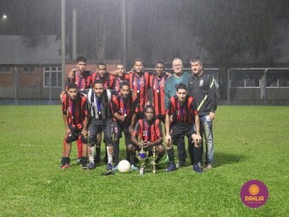 
<a style='margin-left: 5px;' class='btn btn-xs btn-social btn-facebook' href='https://www.facebook.com/sharer/sharer.php?u=https://www.boladovale.com.br/imgs/800-800-90/conteudo/fotos/1504/img1364.jpg' rel='popup' data-width='500' data-height='400'><i class='fa fa-facebook'></i>Compartilhar <span class='hidden-xs'>no Facebook</span>
</a> 
<a class='btn btn-default btn-xs' target='_blank' href='imgs/800-800-90/conteudo/fotos/1504/img1364.jpg'>
<span class='glyphicon glyphicon-cloud-download'></span> Salvar
</a> 
<span></span>