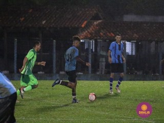 
<a style='margin-left: 5px;' class='btn btn-xs btn-social btn-facebook' href='https://www.facebook.com/sharer/sharer.php?u=https://www.boladovale.com.br/imgs/800-800-90/conteudo/fotos/1505/img1459.jpg' rel='popup' data-width='500' data-height='400'><i class='fa fa-facebook'></i>Compartilhar <span class='hidden-xs'>no Facebook</span>
</a> 
<a class='btn btn-default btn-xs' target='_blank' href='imgs/800-800-90/conteudo/fotos/1505/img1459.jpg'>
<span class='glyphicon glyphicon-cloud-download'></span> Salvar
</a> 
<span></span>