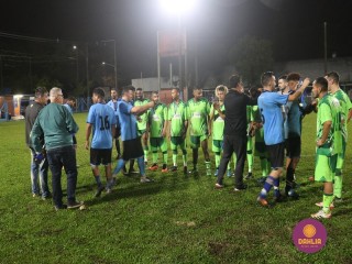 
<a style='margin-left: 5px;' class='btn btn-xs btn-social btn-facebook' href='https://www.facebook.com/sharer/sharer.php?u=https://www.boladovale.com.br/imgs/800-800-90/conteudo/fotos/1505/img1496.jpg' rel='popup' data-width='500' data-height='400'><i class='fa fa-facebook'></i>Compartilhar <span class='hidden-xs'>no Facebook</span>
</a> 
<a class='btn btn-default btn-xs' target='_blank' href='imgs/800-800-90/conteudo/fotos/1505/img1496.jpg'>
<span class='glyphicon glyphicon-cloud-download'></span> Salvar
</a> 
<span></span>