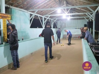 
<a style='margin-left: 5px;' class='btn btn-xs btn-social btn-facebook' href='https://www.facebook.com/sharer/sharer.php?u=https://www.boladovale.com.br/imgs/800-800-90/conteudo/fotos/1507/img1533.jpg' rel='popup' data-width='500' data-height='400'><i class='fa fa-facebook'></i>Compartilhar <span class='hidden-xs'>no Facebook</span>
</a> 
<a class='btn btn-default btn-xs' target='_blank' href='imgs/800-800-90/conteudo/fotos/1507/img1533.jpg'>
<span class='glyphicon glyphicon-cloud-download'></span> Salvar
</a> 
<span></span>