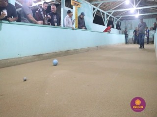 
<a style='margin-left: 5px;' class='btn btn-xs btn-social btn-facebook' href='https://www.facebook.com/sharer/sharer.php?u=https://www.boladovale.com.br/imgs/800-800-90/conteudo/fotos/1507/img1535.jpg' rel='popup' data-width='500' data-height='400'><i class='fa fa-facebook'></i>Compartilhar <span class='hidden-xs'>no Facebook</span>
</a> 
<a class='btn btn-default btn-xs' target='_blank' href='imgs/800-800-90/conteudo/fotos/1507/img1535.jpg'>
<span class='glyphicon glyphicon-cloud-download'></span> Salvar
</a> 
<span></span>
