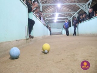 
<a style='margin-left: 5px;' class='btn btn-xs btn-social btn-facebook' href='https://www.facebook.com/sharer/sharer.php?u=https://www.boladovale.com.br/imgs/800-800-90/conteudo/fotos/1507/img1572.jpg' rel='popup' data-width='500' data-height='400'><i class='fa fa-facebook'></i>Compartilhar <span class='hidden-xs'>no Facebook</span>
</a> 
<a class='btn btn-default btn-xs' target='_blank' href='imgs/800-800-90/conteudo/fotos/1507/img1572.jpg'>
<span class='glyphicon glyphicon-cloud-download'></span> Salvar
</a> 
<span></span>