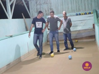 
<a style='margin-left: 5px;' class='btn btn-xs btn-social btn-facebook' href='https://www.facebook.com/sharer/sharer.php?u=https://www.boladovale.com.br/imgs/800-800-90/conteudo/fotos/1507/img1586.jpg' rel='popup' data-width='500' data-height='400'><i class='fa fa-facebook'></i>Compartilhar <span class='hidden-xs'>no Facebook</span>
</a> 
<a class='btn btn-default btn-xs' target='_blank' href='imgs/800-800-90/conteudo/fotos/1507/img1586.jpg'>
<span class='glyphicon glyphicon-cloud-download'></span> Salvar
</a> 
<span></span>