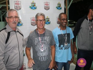 
<a style='margin-left: 5px;' class='btn btn-xs btn-social btn-facebook' href='https://www.facebook.com/sharer/sharer.php?u=https://www.boladovale.com.br/imgs/800-800-90/conteudo/fotos/1507/img1628.jpg' rel='popup' data-width='500' data-height='400'><i class='fa fa-facebook'></i>Compartilhar <span class='hidden-xs'>no Facebook</span>
</a> 
<a class='btn btn-default btn-xs' target='_blank' href='imgs/800-800-90/conteudo/fotos/1507/img1628.jpg'>
<span class='glyphicon glyphicon-cloud-download'></span> Salvar
</a> 
<span></span>