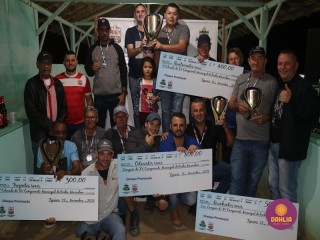 
<a style='margin-left: 5px;' class='btn btn-xs btn-social btn-facebook' href='https://www.facebook.com/sharer/sharer.php?u=https://www.boladovale.com.br/imgs/800-800-90/conteudo/fotos/1507/img1645.jpg' rel='popup' data-width='500' data-height='400'><i class='fa fa-facebook'></i>Compartilhar <span class='hidden-xs'>no Facebook</span>
</a> 
<a class='btn btn-default btn-xs' target='_blank' href='imgs/800-800-90/conteudo/fotos/1507/img1645.jpg'>
<span class='glyphicon glyphicon-cloud-download'></span> Salvar
</a> 
<span></span>