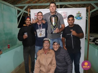 
<a style='margin-left: 5px;' class='btn btn-xs btn-social btn-facebook' href='https://www.facebook.com/sharer/sharer.php?u=https://www.boladovale.com.br/imgs/800-800-90/conteudo/fotos/1507/img1651.jpg' rel='popup' data-width='500' data-height='400'><i class='fa fa-facebook'></i>Compartilhar <span class='hidden-xs'>no Facebook</span>
</a> 
<a class='btn btn-default btn-xs' target='_blank' href='imgs/800-800-90/conteudo/fotos/1507/img1651.jpg'>
<span class='glyphicon glyphicon-cloud-download'></span> Salvar
</a> 
<span></span>