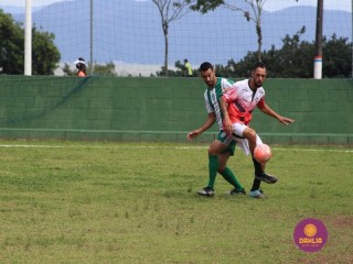 
<a style='margin-left: 5px;' class='btn btn-xs btn-social btn-facebook' href='https://www.facebook.com/sharer/sharer.php?u=https://www.boladovale.com.br/imgs/800-800-90/conteudo/fotos/1508/img1695.jpg' rel='popup' data-width='500' data-height='400'><i class='fa fa-facebook'></i>Compartilhar <span class='hidden-xs'>no Facebook</span>
</a> 
<a class='btn btn-default btn-xs' target='_blank' href='imgs/800-800-90/conteudo/fotos/1508/img1695.jpg'>
<span class='glyphicon glyphicon-cloud-download'></span> Salvar
</a> 
<span></span>