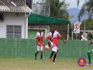 
<a style='margin-left: 5px;' class='btn btn-xs btn-social btn-facebook' href='https://www.facebook.com/sharer/sharer.php?u=https://www.boladovale.com.br/imgs/800-800-90/conteudo/fotos/1508/img1776.jpg' rel='popup' data-width='500' data-height='400'><i class='fa fa-facebook'></i>Compartilhar <span class='hidden-xs'>no Facebook</span>
</a> 
<a class='btn btn-default btn-xs' target='_blank' href='imgs/800-800-90/conteudo/fotos/1508/img1776.jpg'>
<span class='glyphicon glyphicon-cloud-download'></span> Salvar
</a> 
<span></span>