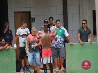 
<a style='margin-left: 5px;' class='btn btn-xs btn-social btn-facebook' href='https://www.facebook.com/sharer/sharer.php?u=https://www.boladovale.com.br/imgs/800-800-90/conteudo/fotos/1508/img1794.jpg' rel='popup' data-width='500' data-height='400'><i class='fa fa-facebook'></i>Compartilhar <span class='hidden-xs'>no Facebook</span>
</a> 
<a class='btn btn-default btn-xs' target='_blank' href='imgs/800-800-90/conteudo/fotos/1508/img1794.jpg'>
<span class='glyphicon glyphicon-cloud-download'></span> Salvar
</a> 
<span></span>