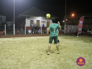 
<a style='margin-left: 5px;' class='btn btn-xs btn-social btn-facebook' href='https://www.facebook.com/sharer/sharer.php?u=https://www.boladovale.com.br/imgs/800-800-90/conteudo/fotos/1509/img1885.jpg' rel='popup' data-width='500' data-height='400'><i class='fa fa-facebook'></i>Compartilhar <span class='hidden-xs'>no Facebook</span>
</a> 
<a class='btn btn-default btn-xs' target='_blank' href='imgs/800-800-90/conteudo/fotos/1509/img1885.jpg'>
<span class='glyphicon glyphicon-cloud-download'></span> Salvar
</a> 
<span></span>