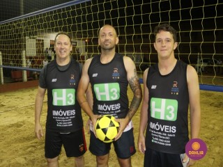 
<a style='margin-left: 5px;' class='btn btn-xs btn-social btn-facebook' href='https://www.facebook.com/sharer/sharer.php?u=https://www.boladovale.com.br/imgs/800-800-90/conteudo/fotos/1509/img1933.jpg' rel='popup' data-width='500' data-height='400'><i class='fa fa-facebook'></i>Compartilhar <span class='hidden-xs'>no Facebook</span>
</a> 
<a class='btn btn-default btn-xs' target='_blank' href='imgs/800-800-90/conteudo/fotos/1509/img1933.jpg'>
<span class='glyphicon glyphicon-cloud-download'></span> Salvar
</a> 
<span></span>